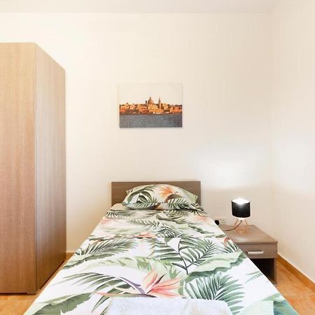 Gudja - Lovely 3 Bedroom Unit With Own Private Entrance Exterior photo